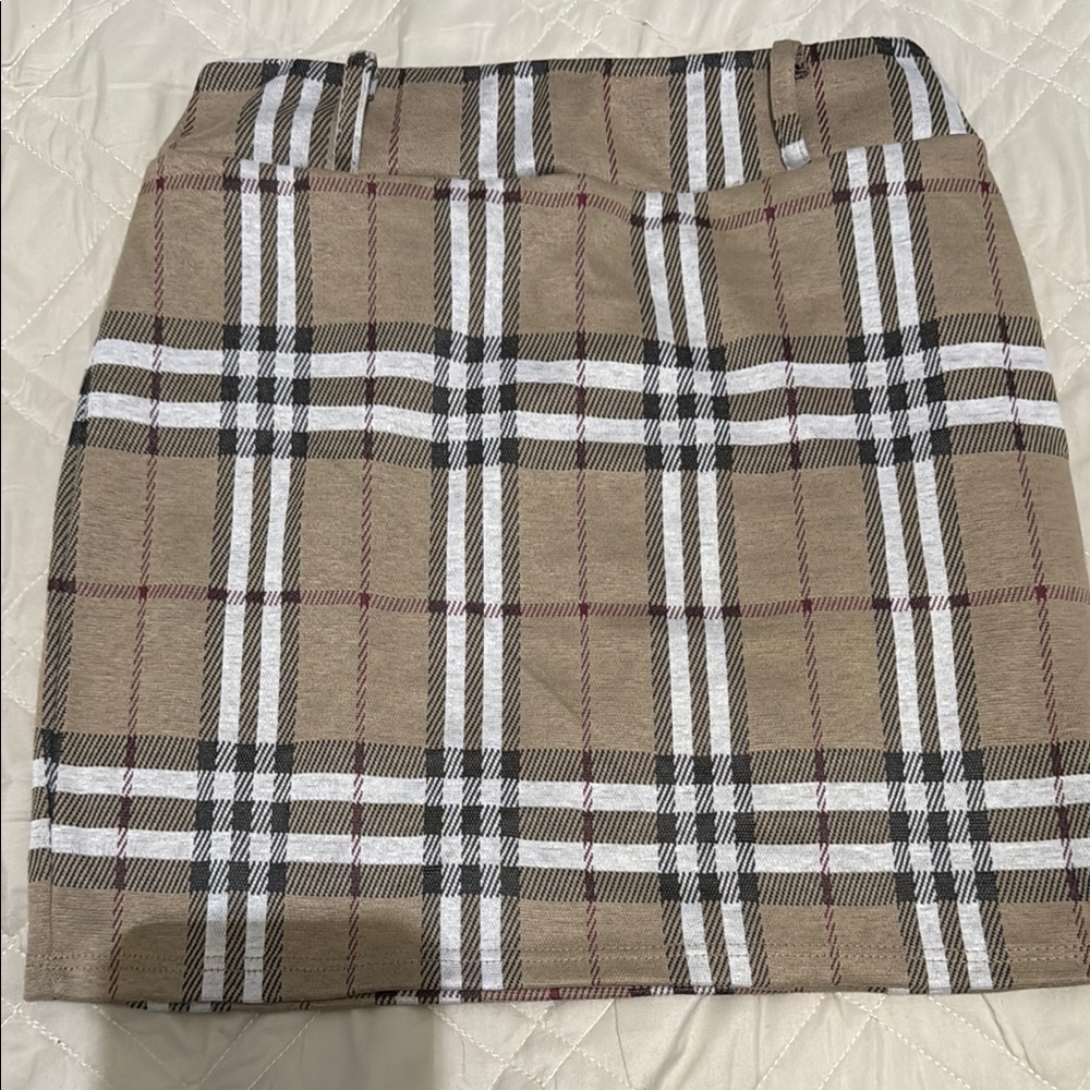 Rue21 Tan and White Pleated Pencil Skirt
